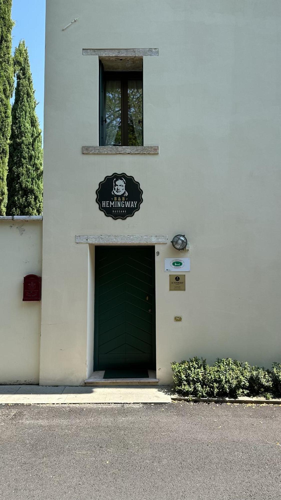 Ca' Hemingway Aparthotel Bassano del Grappa Bagian luar foto